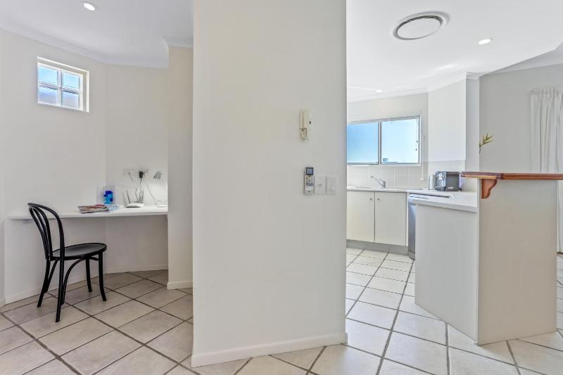 Cosy apartment with ocean views Sunshine Beach - image 7