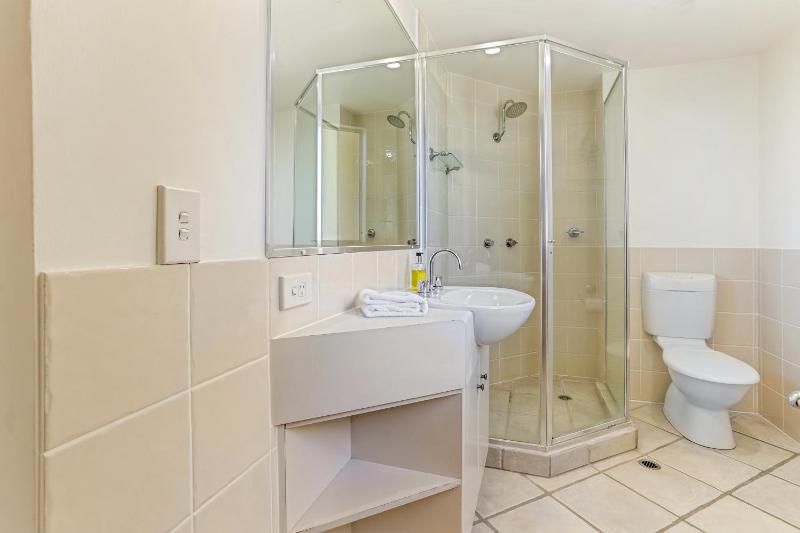 Cosy apartment with ocean views Sunshine Beach - image 10