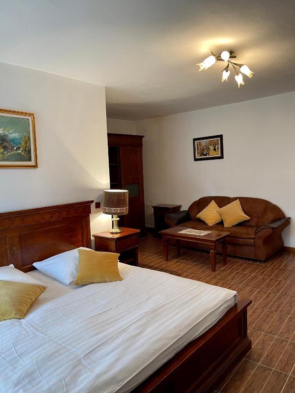 Double Room image 4