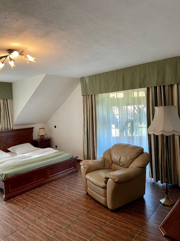 Double Room image 3