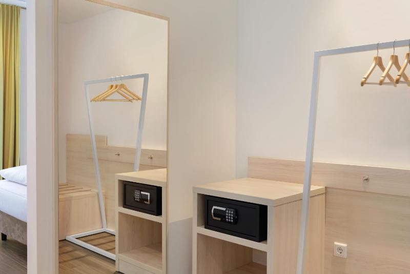 Standard Accessible Room image 4
