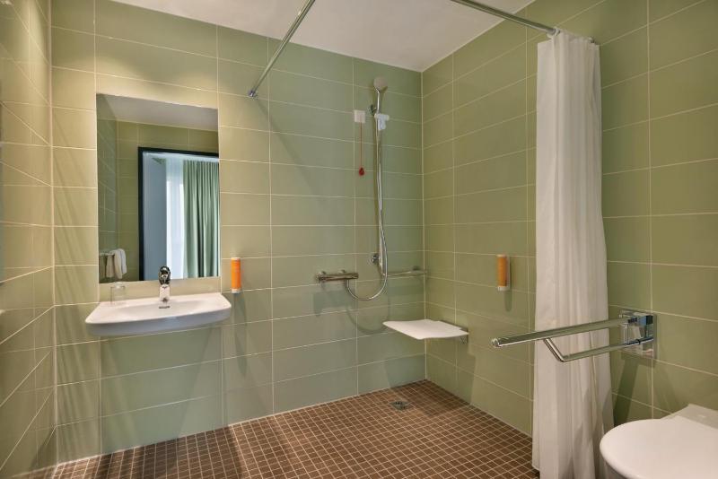 Standard Accessible Room image 3