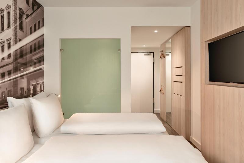 Standard Double Room image 4