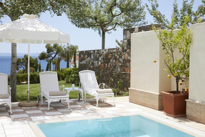 Pool Suite image 3
