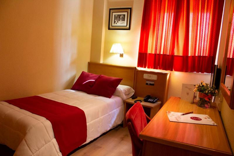 Single Room image 2