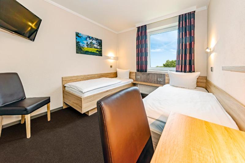 Twin Room image 1