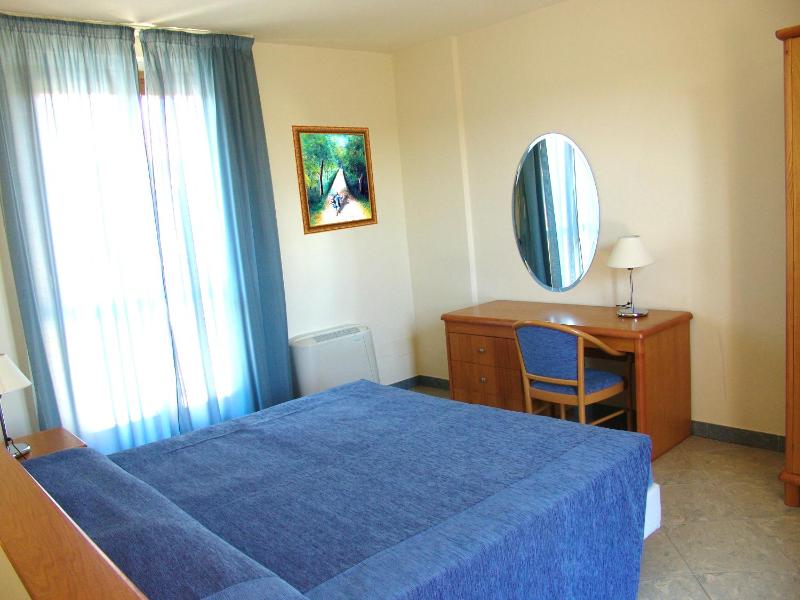 Studio (3 Adults) image 4