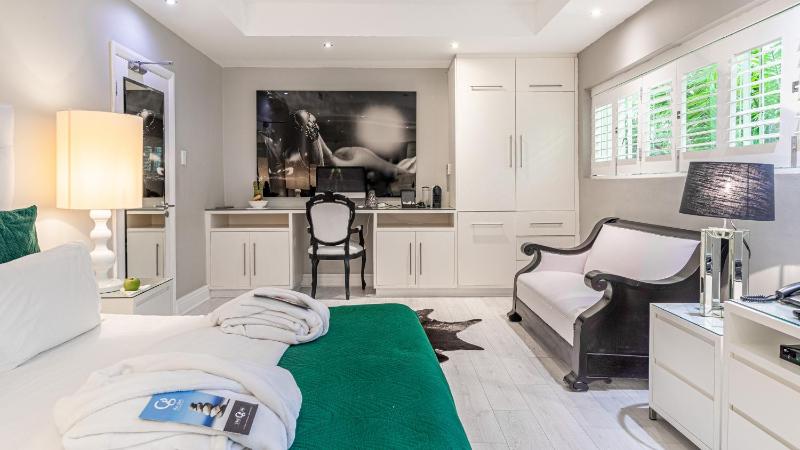 Superior Double Room image 4
