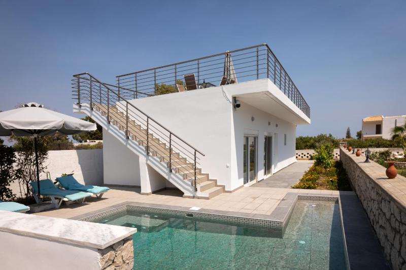Grand three bedroom Villa with Private Pool & Pool View image 2