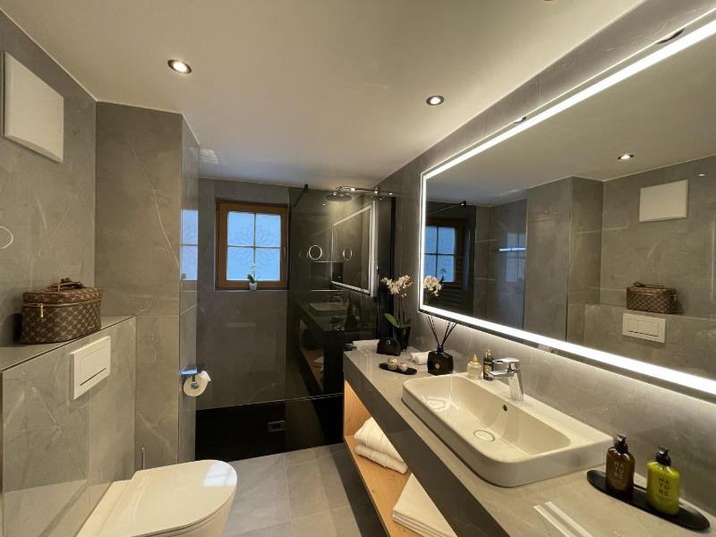 Double Room with Balcony image 1