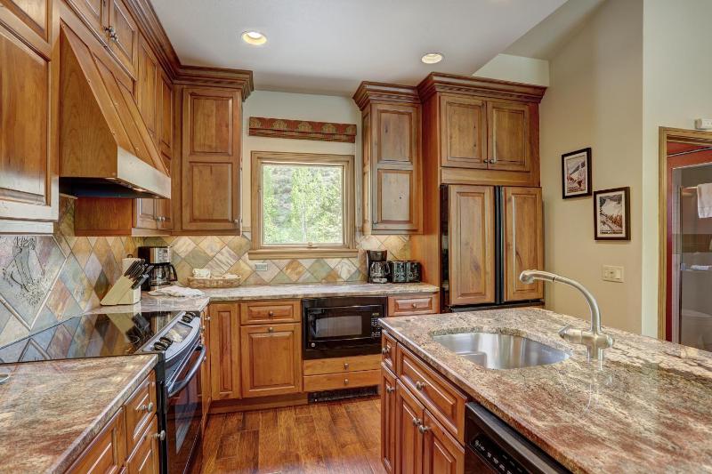 3BR 35BA Townhome Steps to Beaver Creek Village & Lifts - image 23