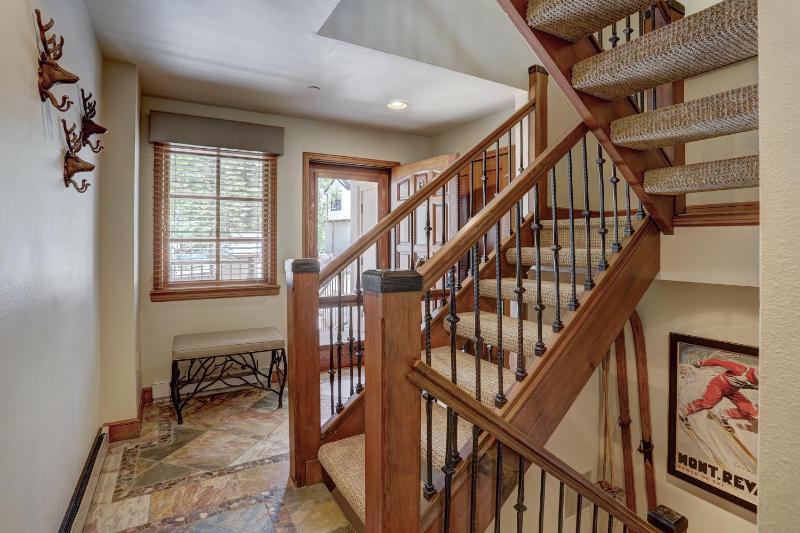 3BR 35BA Townhome Steps to Beaver Creek Village & Lifts - image 32
