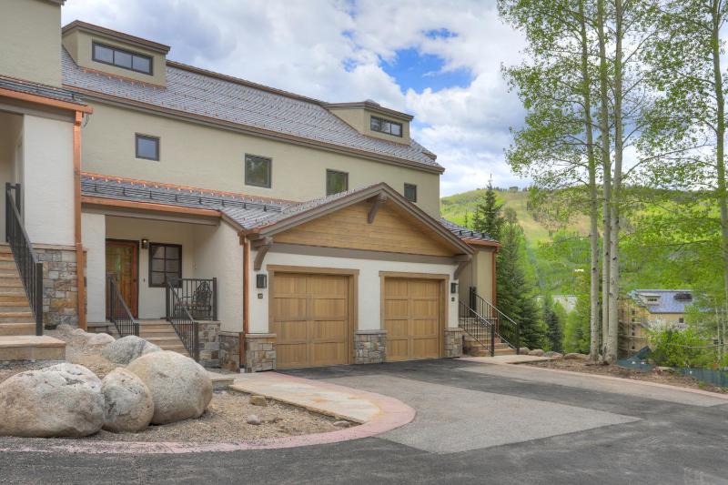 3BR 35BA Townhome Steps to Beaver Creek Village & Lifts - image 3