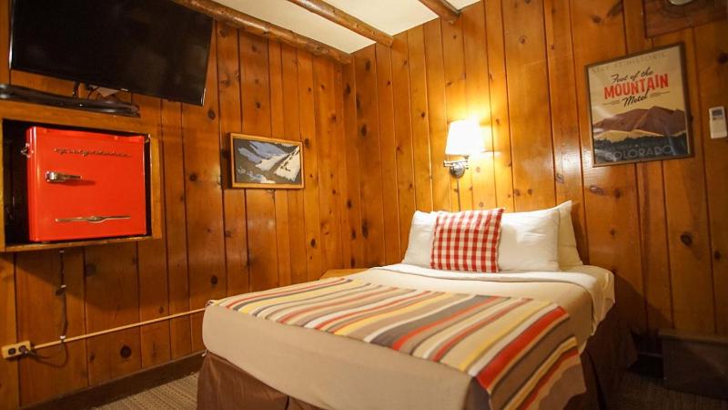 Bunk House Queen image 4