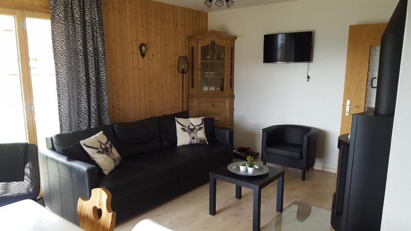 One-Bedroom Apartment with Garden G001 image 4