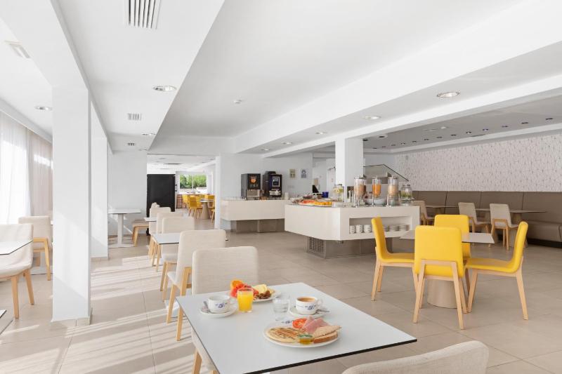 Hotel Sant Jordi - image 4
