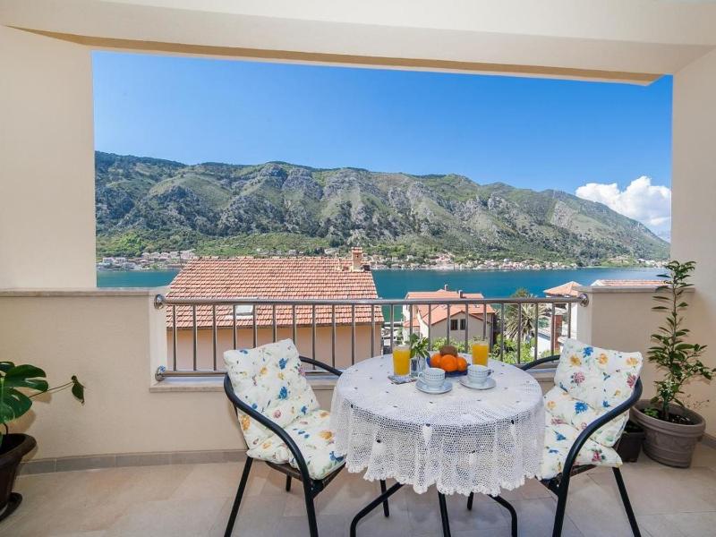 One-Bedroom Apartment with Sea View image 1