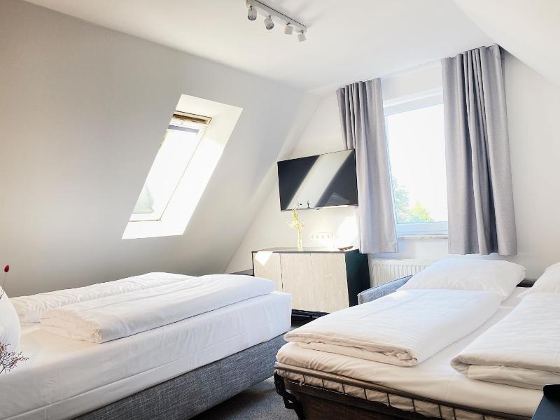 Superior Quadruple Room image 3