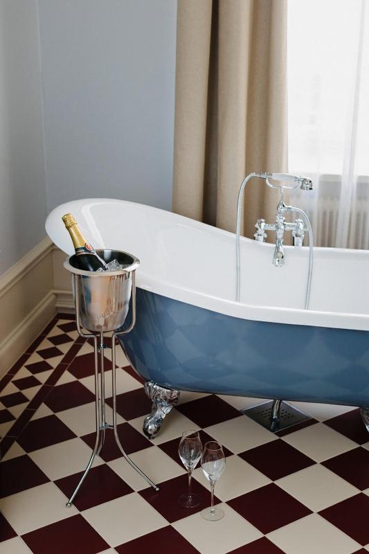 Executive King Suite image 3