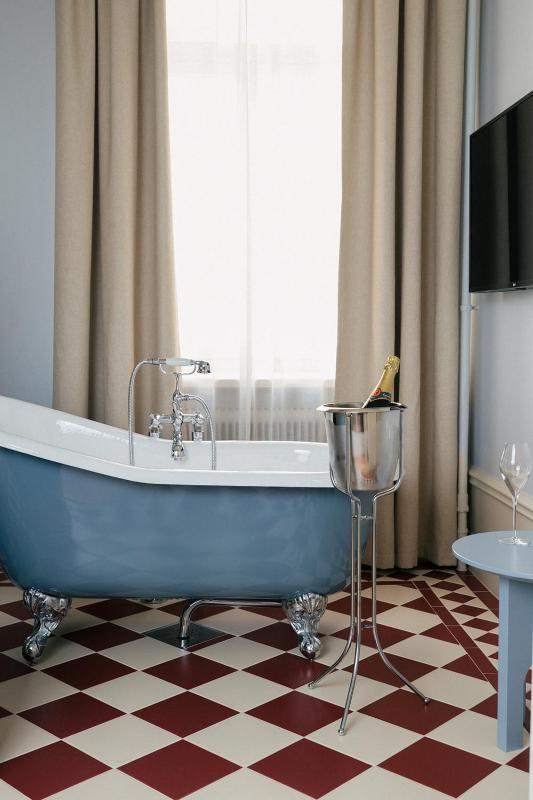 Executive King Suite image 2
