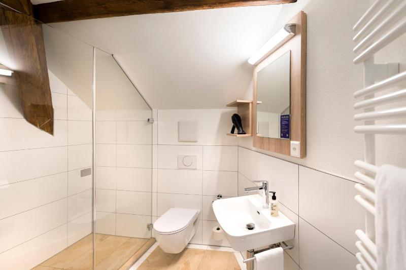 Triple Room in Extra Large image 1