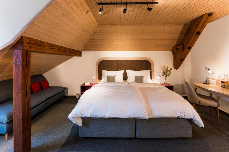 Triple Room in Extra Large image 2