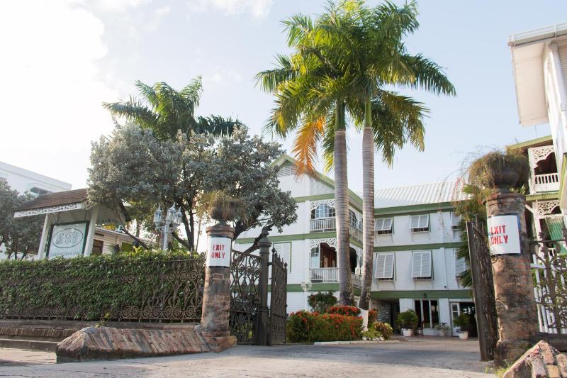 Cara Lodge Hotel - image 6
