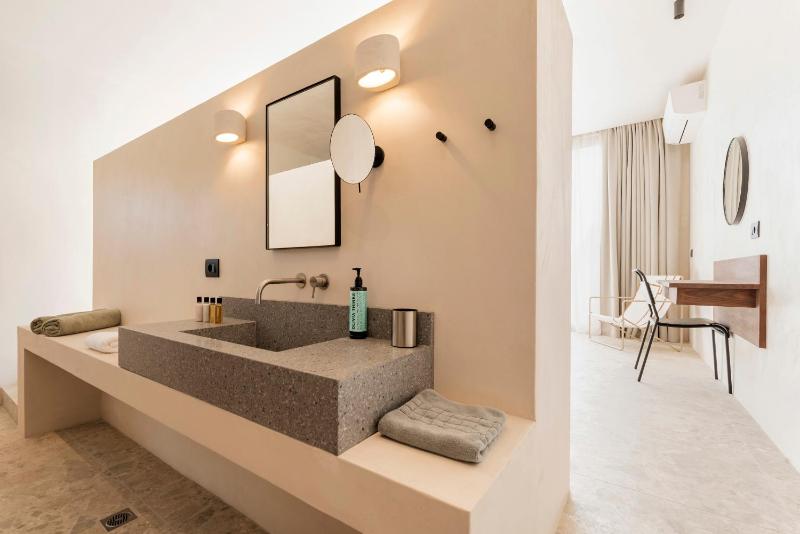 'Citrus' Suite with Private Pool image 3