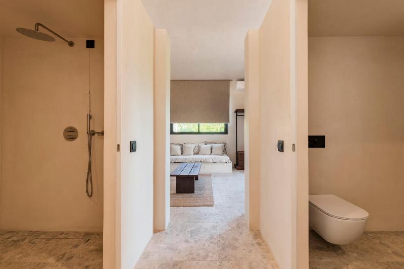 'Citrus' Suite with Private Pool image 4
