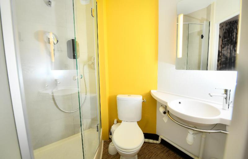 Double Room image 3