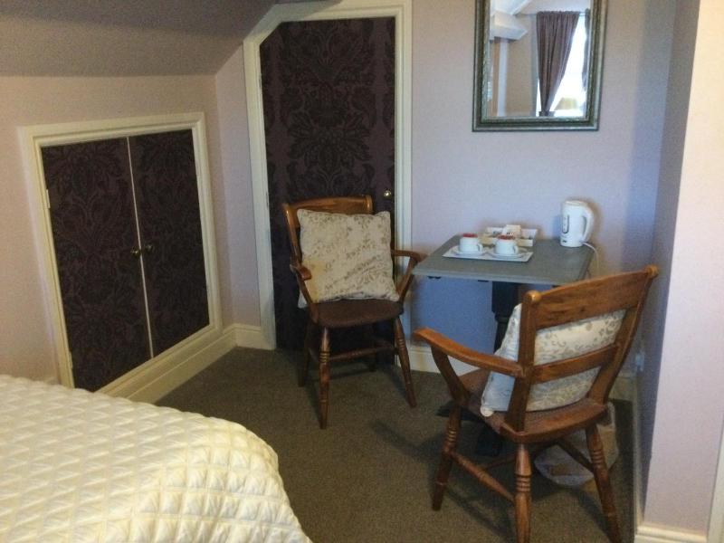 Standard Twin Room with Garden View image 4