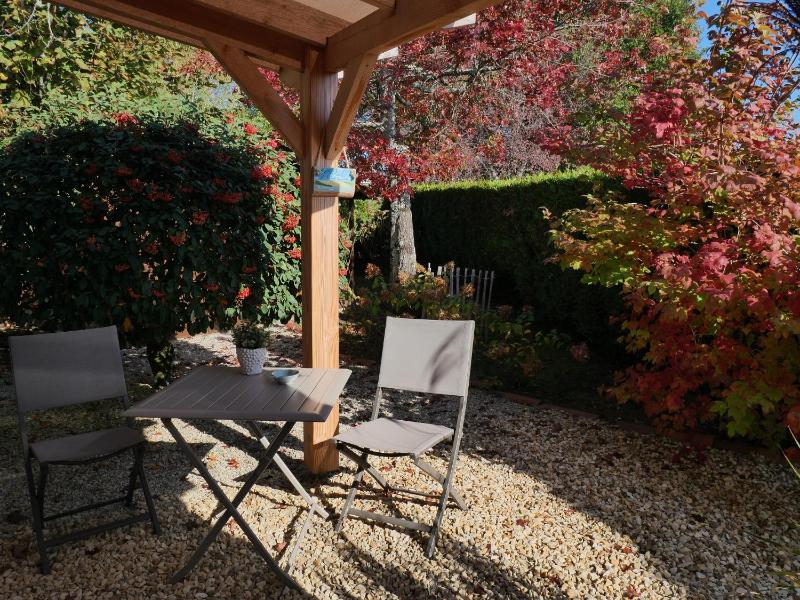 Double Room with Garden View image 3