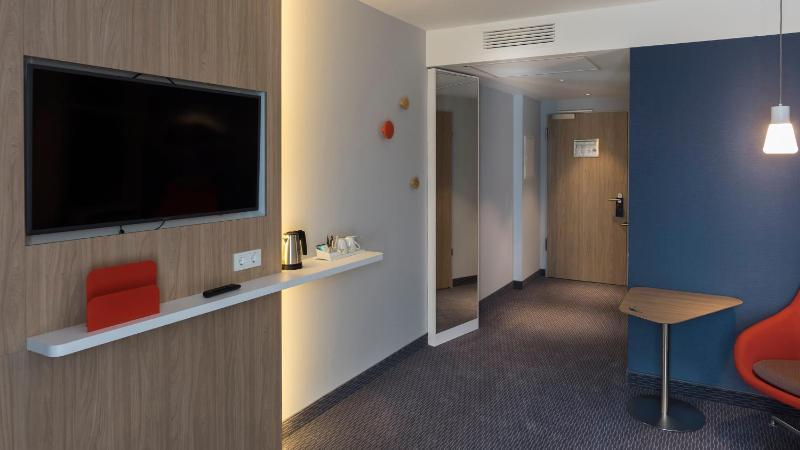 Standard Queen Room - Disability Access image 4