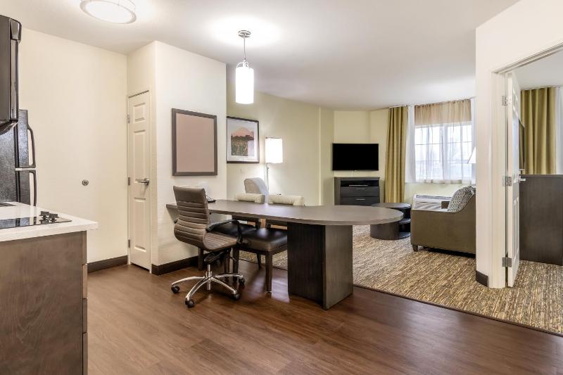 One-Bedroom King Suite image 3