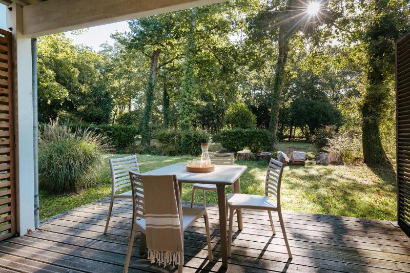 One-Bedroom Apartment with Terrace or Balcony (4 People) image 4