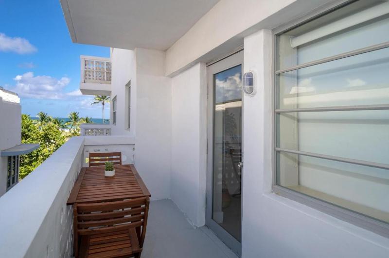 Strand Ocean Drive Suites - image 5