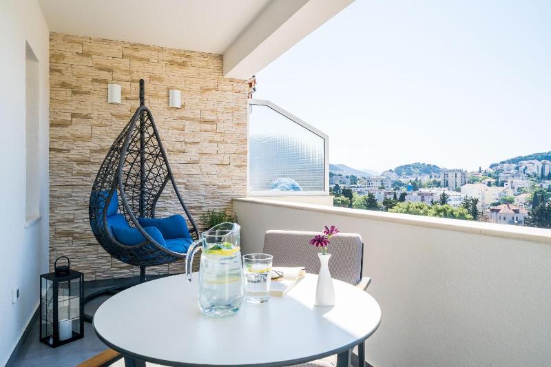 One-Bedroom Apartment image 1