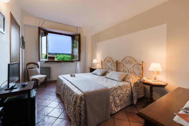 Standard Double or Twin Room image 1