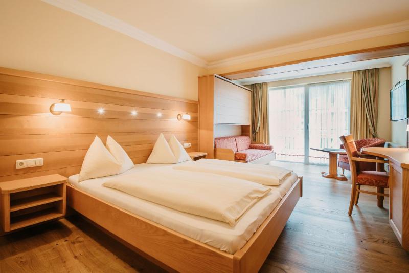 Double Room image 3