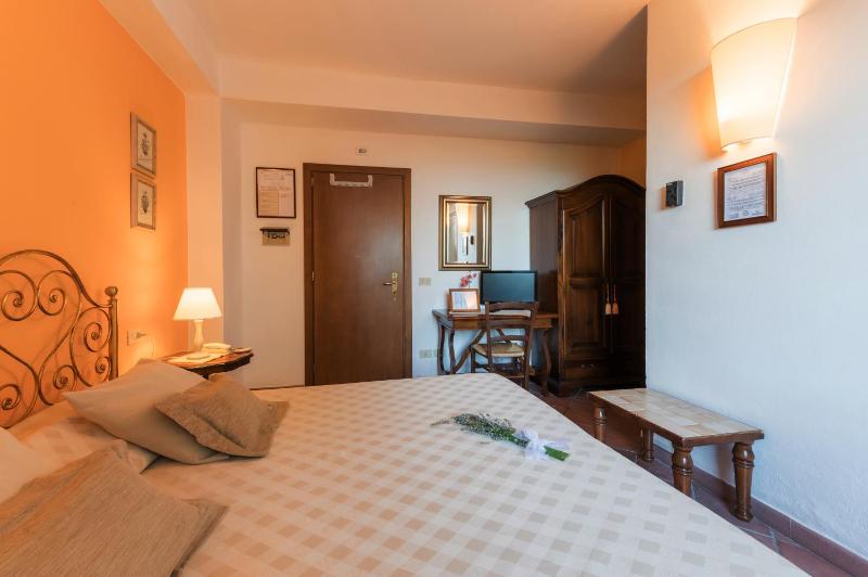 Economy Double Room image 1