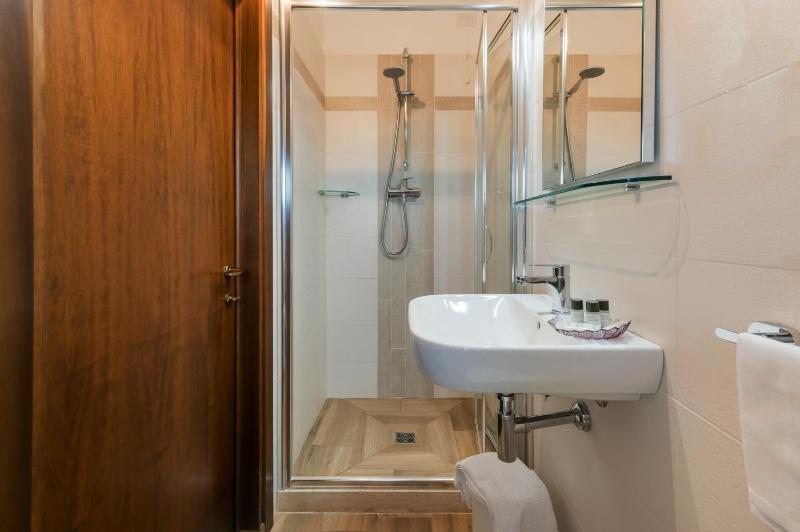 Standard Double or Twin Room image 3