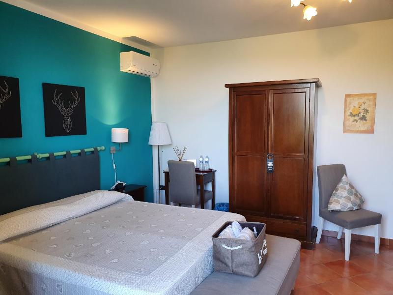 Double Room with Balcony and Panoramic View image 4