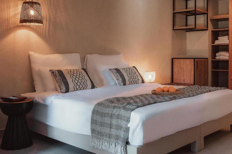 Double Room with Side Sea View image 1