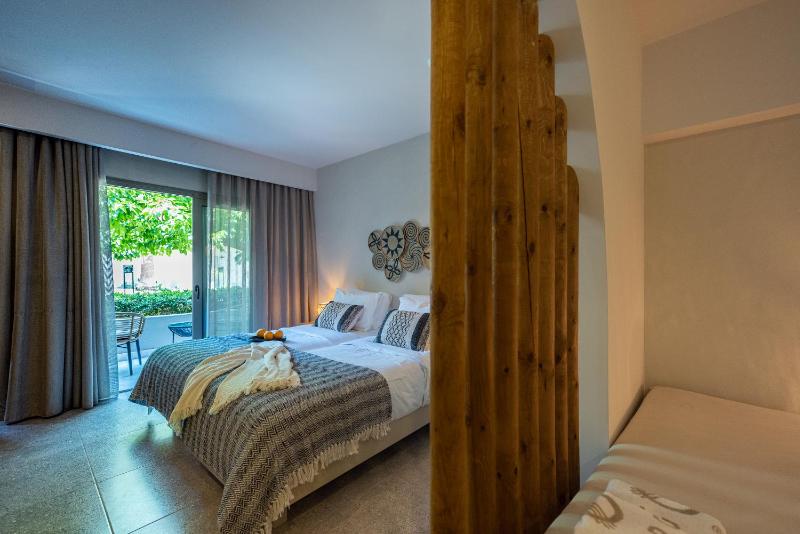 Junior Suite with Garden View image 1