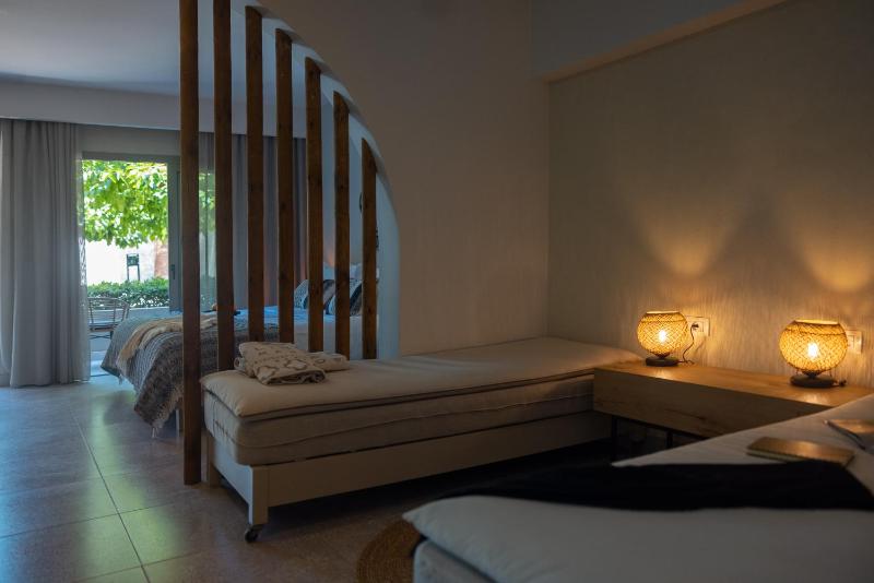 Junior Suite with Garden View image 4