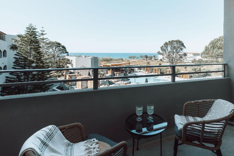 Double Room with Sea View image 1