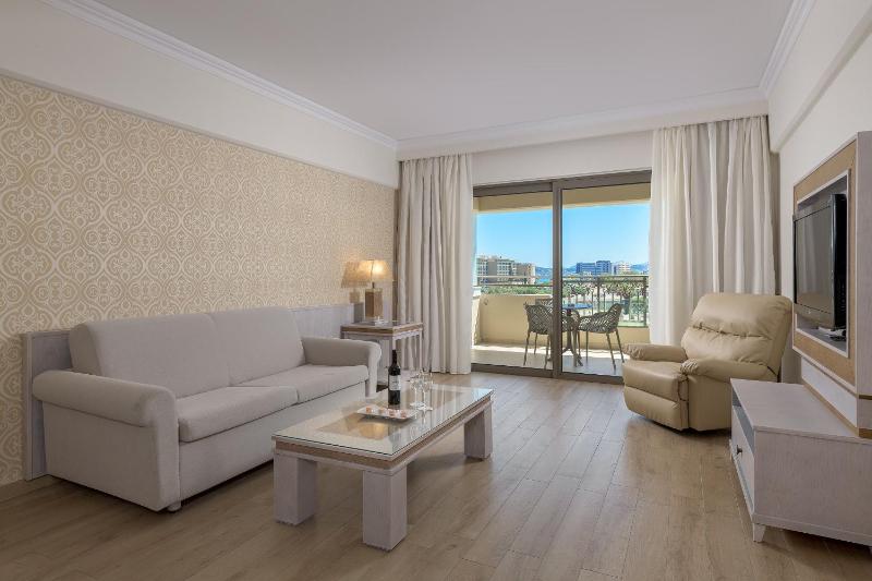 Junior Suite with Sea View image 4