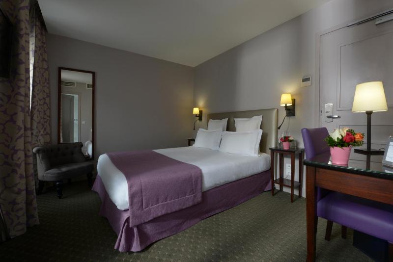 Classic Double Room - Street view image 4