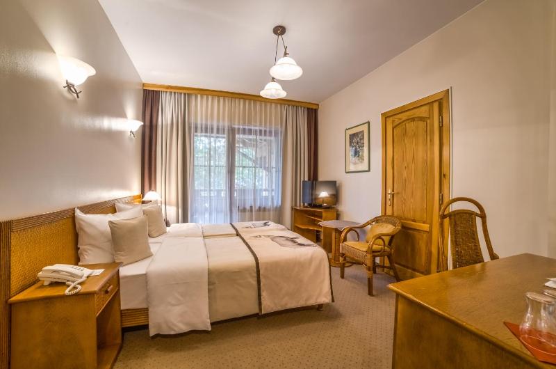 Standard Double Room image 3