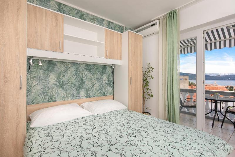 Standard Double Room image 4